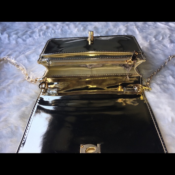 ⭐️ 🌼✨ Kylie Crossbody Metallic Gold Chain Clutch - Picture 8 of 8